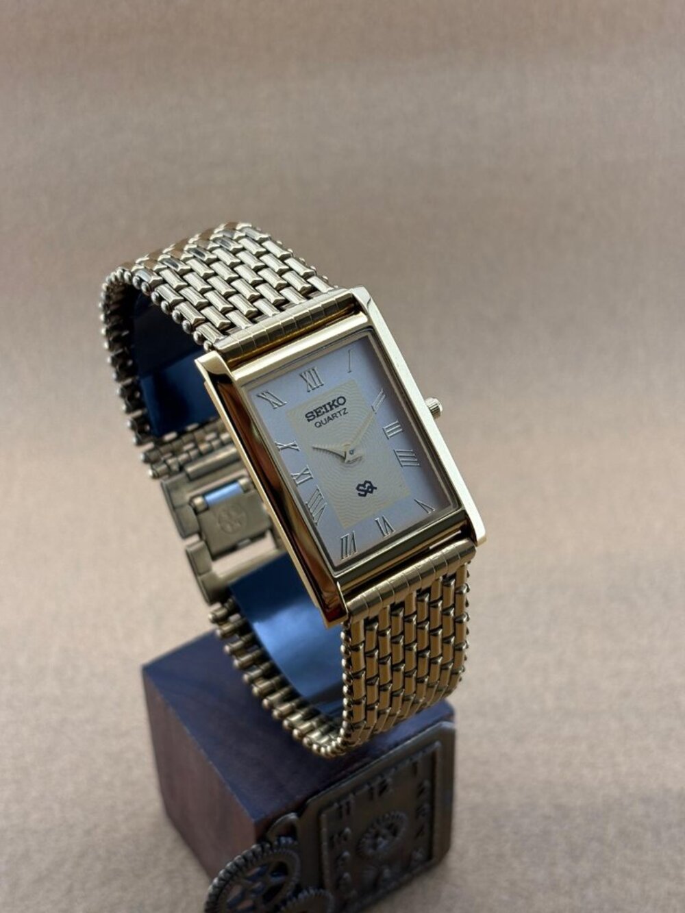 RARE WHITE GOLD Seiko Vintage slim men's Wristwatch